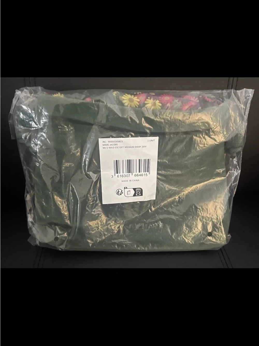 NIB Marc Jacobs Daisy Wild Eau So Extra Limited Edition Green Velvet Pouch